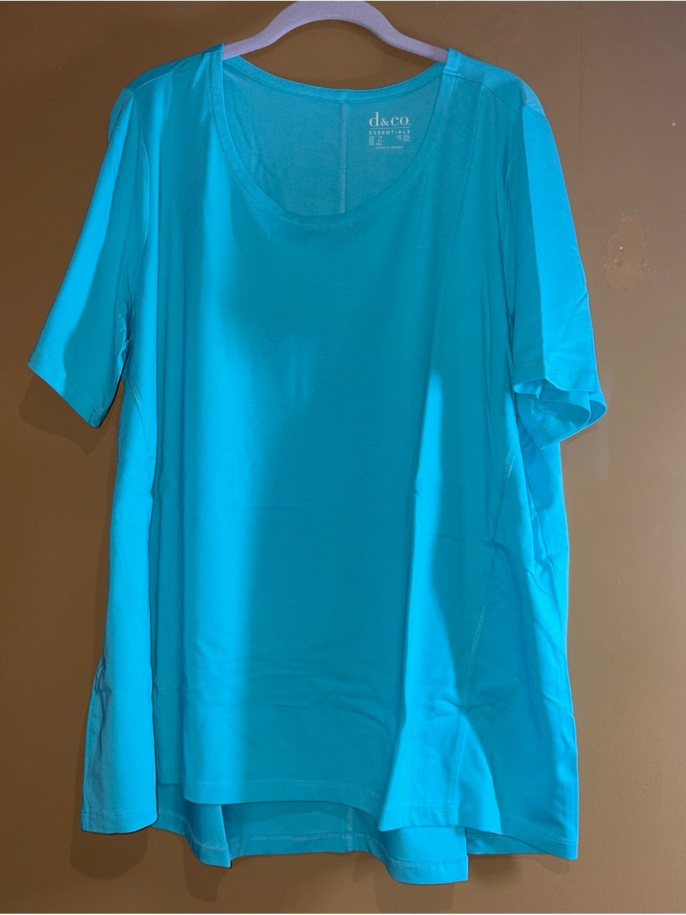 HC803 Denim & Co. Essentials Short Sleeve Top with Back Seam NWOT  1X Light Blue